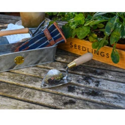 Sophie Conran Heart-Shaped Trowel 13 Sophie Conran Heart-Shaped Trowel -Household Tools Store GSC HTROW sophie conran for burgon and ball heart shaped trowel 07