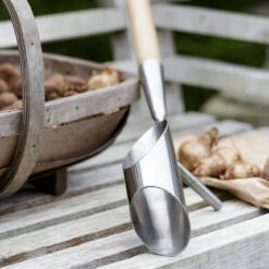 Long Handled Bulb Planter - RHS Endorsed -Household Tools Store GTB SBPRHSLONG burgon and ball rhs endorsed stainless long handled bulb planter 03 5a2f6dea 24f0 43e6 b5ff e5993f395f01